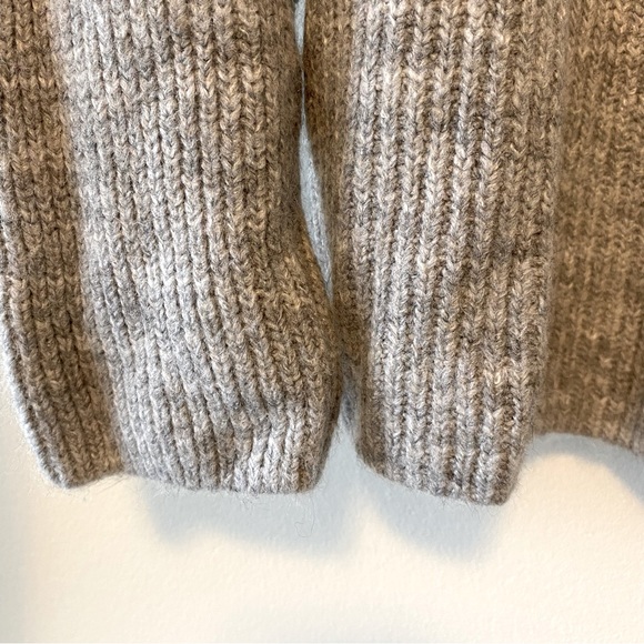 Soft grey knit sweater - Picture 5 of 7